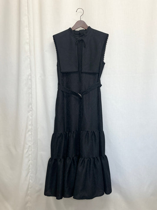 【SAMPLE】〈Laurence〉attached collar long dress / black