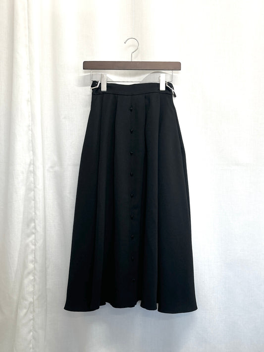 【SAMPLE】front button tuck skirt / black