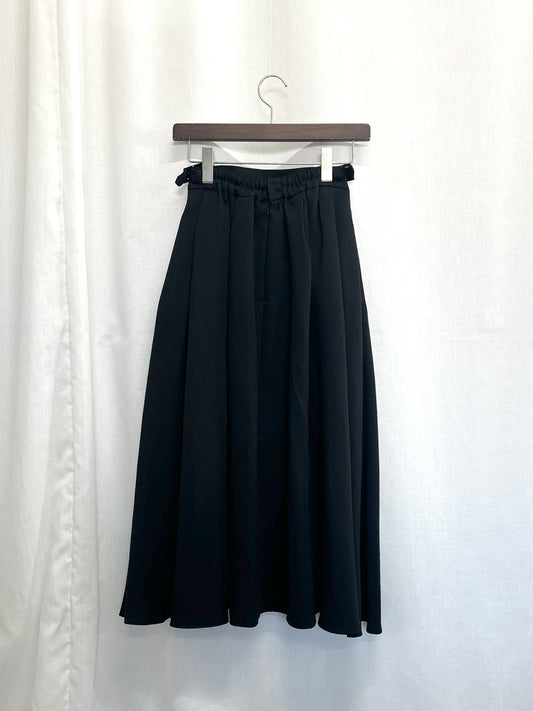 【SAMPLE】front button tuck skirt / black