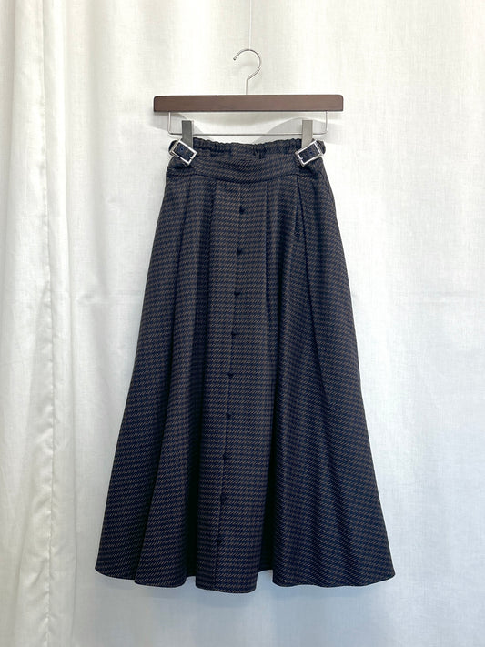 【SAMPLE】front button tuck skirt / navy（千鳥）